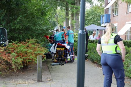 Wielrenner botst tegen paaltje en raakt zwaargewond op het Rembrandtpark Waalwijk