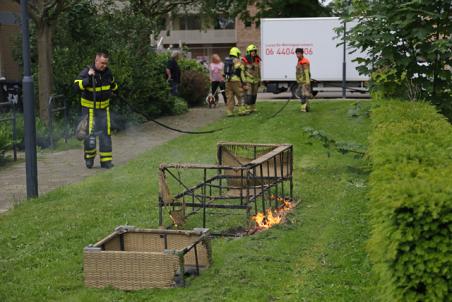Tuinset gaat in vlammen op aan de Berkenlaan Waalwijk