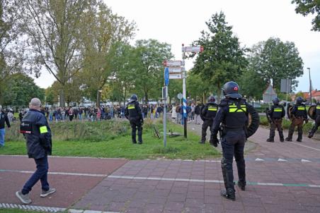 Mobiele Eenheid (ME) ingezet bij voetbalwedstrijd RKC-AJAX aan de Akkerlaan Waalwijk