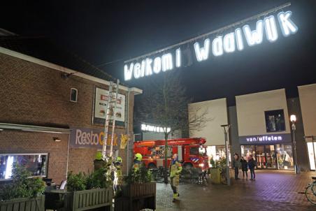 Led verlichting &quot;Welkom in Waalwijk&quot; vliegt in brand aan de Stationsstraat Waalwijk