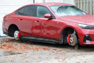 Banden en velgen gestolen van BMW aan de Meerdijk Waalwijk