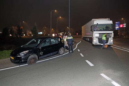 Vrachtwagenchauffeur botst met vrachtwagen tegen auto aan de Noorder-Allee Waalwijk