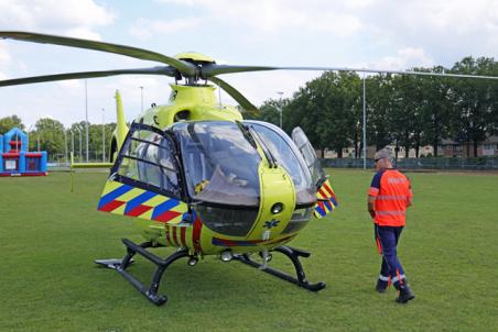Traumahelikopter landt voor incident in woning aan de Averuitstraat Waalwijk