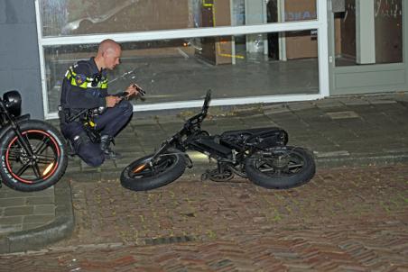 Jongen op fatbike botst op auto in Waalwijk en raakt lichtgewond