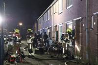 Gewonde bij woningbrand in Waalwijk; omliggende huizen ontruimd