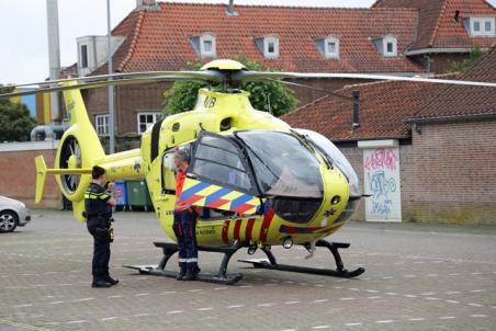 Traumahelikopter land op het Unnaplein voor een incident aan het Emmahof Waalwijk
