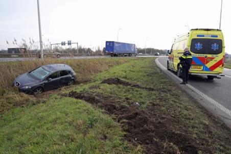 Bestuurder raakt gewond bij ongeval op de Midden-Brabantweg Waalwijk