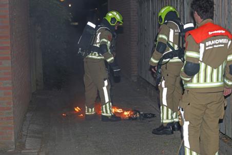 Fietsaccu in brand in brandgang Victoriestraat Waalwijk