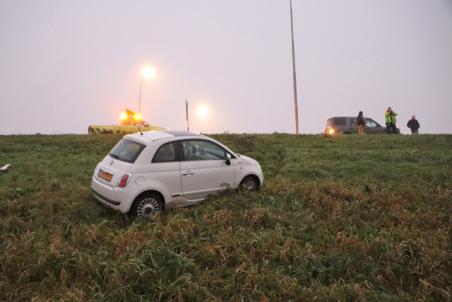 Auto rijdt van talud af op de A59 (Maasroute) Waalwijk