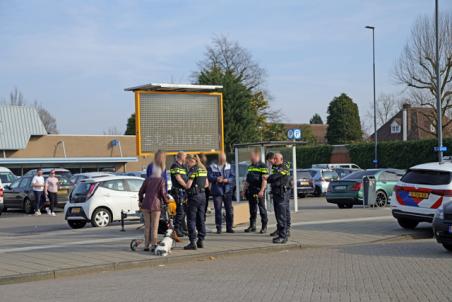 Oudere vrouw op klaarlichte dag beroofd aan De Els Waalwijk