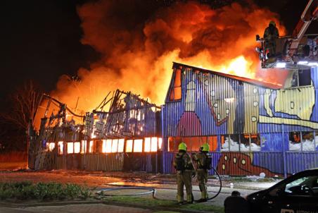 Grote brand in voormalig Schoenenmuseum aan de Elzenweg Waalwijk