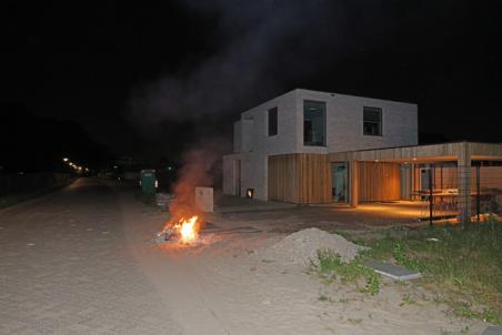 Berg oud papier in brand aan Vijverlaan snel geblust Waalwijk