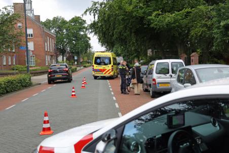 Botsing tussen fietser en auto aan de Burg. Moonenlaan Waalwijk