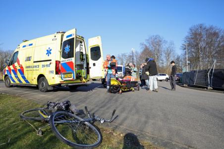 Vrouw raakt gewond bij botsing met auto aan de Elzenweg Waalwijk