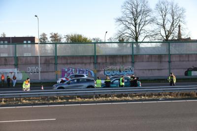Vier voertuigen betrokken bij kop-staartbotsing op A59 Waalwijk: flinke file richting Den Bosch