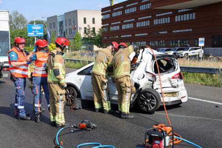 Man zit bekneld in auto op de A59 (Maasroute) Waalwijk