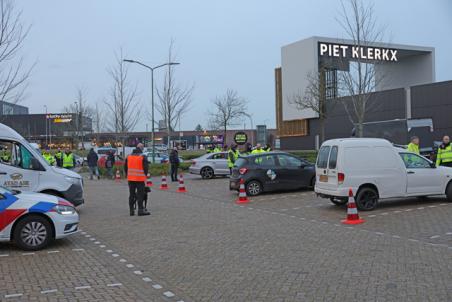 Grote verkeerscontrole bij Piet Klerkx in Waalwijk: meerdere voertuigen en goederen in beslag genomen