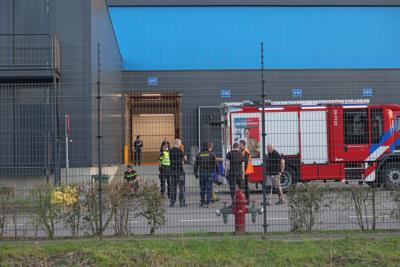Ontruiming en gewonden bij brand in distributiecentrum Bol. in Waalwijk