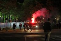 ME zet pepperspray in bij RKC - Roda JC: Supporters bekogelen politie met vuurwerk