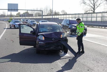 Dagje Efteling eindigt in ravage op A59: Drie auto's betrokken bij kettingbotsing
