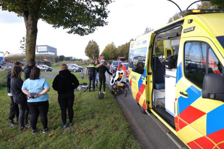 Fietser raakt gewond bij botsing met auto op de Midden-Brabantweg Waalwijk