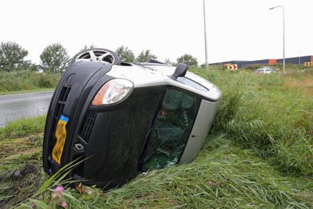 Bestuurder verliest de macht over het stuur op de A59 (Maasroute) Waalwijk