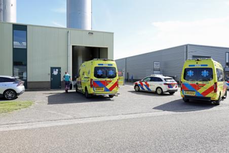 Inzet hulpdiensten na bedrijfsongeval aan de Vijzelweg
