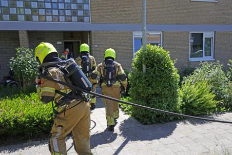 Brandweer rukt uit voor rookontwikkeling in woning aan de Ir. Lelystraat Waalwijk