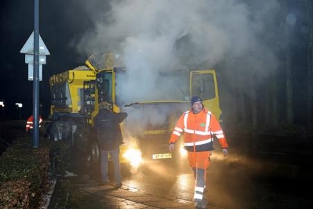 Strooiwagen vat vlam tijdens gladheidsbestrijding in Waalwijk