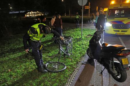 Fietser en scooterrijder lichtgewond bij aanrijding op Halve Zolenpad Waalwijk