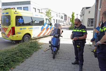 Scooterrijdster betrokken bij aanrijding op kruising Grotestraat/Kruisstraat Waalwijk