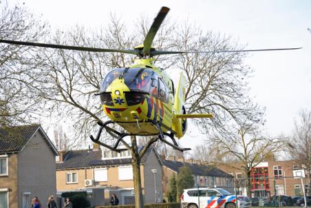 Hulpdiensten rukken uit voor reanimatie aan de Alberdingk Thijmstraat Waalwijk