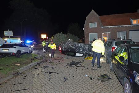 Politieachtervolging eindigt in zware crash in Waalwijk