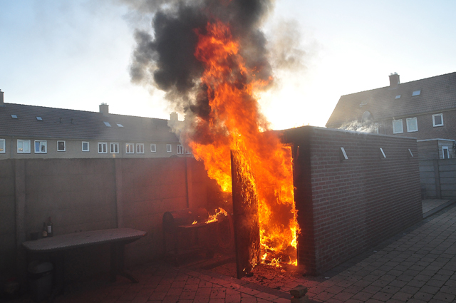 Flinke schuurbrand aan de Mgr. Prinsenstraat Waalwijk