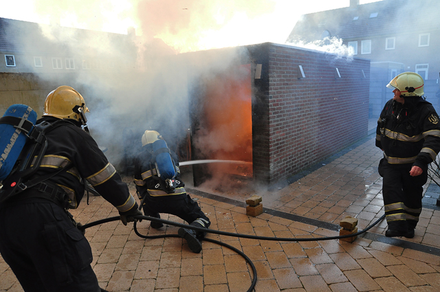 Flinke schuurbrand aan de Mgr. Prinsenstraat Waalwijk