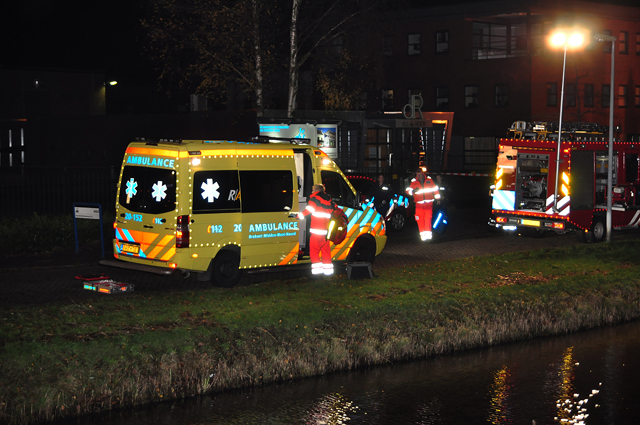 Update: Man (19) raakt ernstig gewond door auto te water aan de Elzenweg Waalwijk