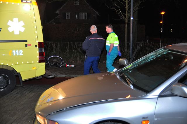 Fietser gewond na aanrijding aan de Burg. Moonenlaan Waalwijk
