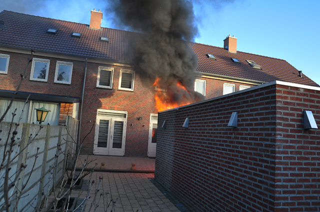 Flinke schuurbrand aan de Mgr. Prinsenstraat Waalwijk