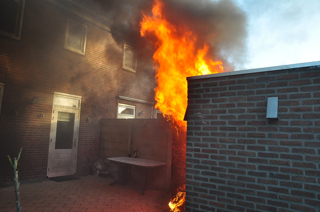Flinke schuurbrand aan de Mgr. Prinsenstraat Waalwijk
