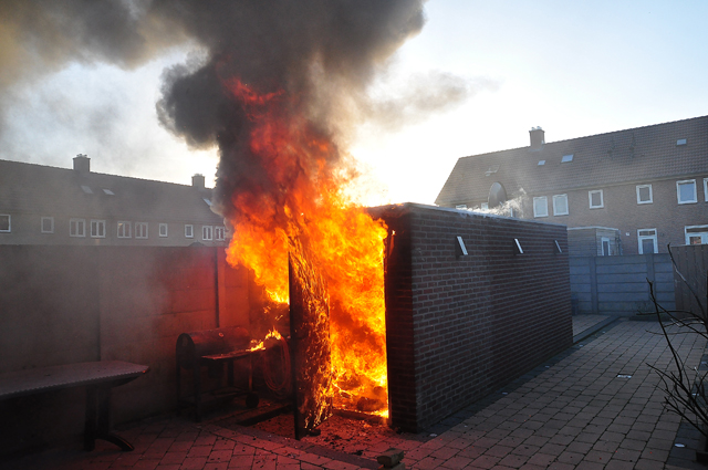 Flinke schuurbrand aan de Mgr. Prinsenstraat Waalwijk