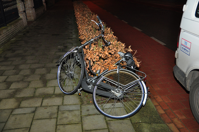 Fietser gewond na aanrijding aan de Burg. Moonenlaan Waalwijk