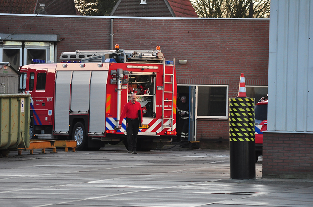 Binnenbrand bij Desso tapijt aan de Taxandriaweg Waalwijk