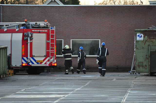 Binnenbrand bij Desso tapijt aan de Taxandriaweg Waalwijk