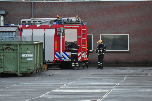 Binnenbrand bij Desso tapijt aan de Taxandriaweg Waalwijk