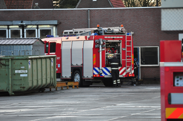 Binnenbrand bij Desso tapijt aan de Taxandriaweg Waalwijk