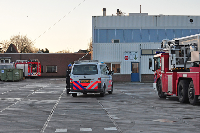 Binnenbrand bij Desso tapijt aan de Taxandriaweg Waalwijk