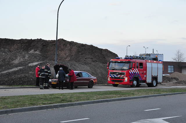 Autobrand bleek om oververhitte motor te gaan aan de Noorder Allee Waalwijk