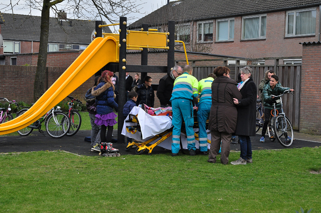 Meisje valt van speeltoestel af aan de Maurice Ravelstraat Waalwijk