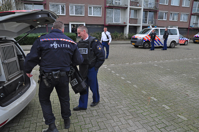 UPDATE: Veel politie inzet bij inval in woning aan de Noordstraat Waalwijk