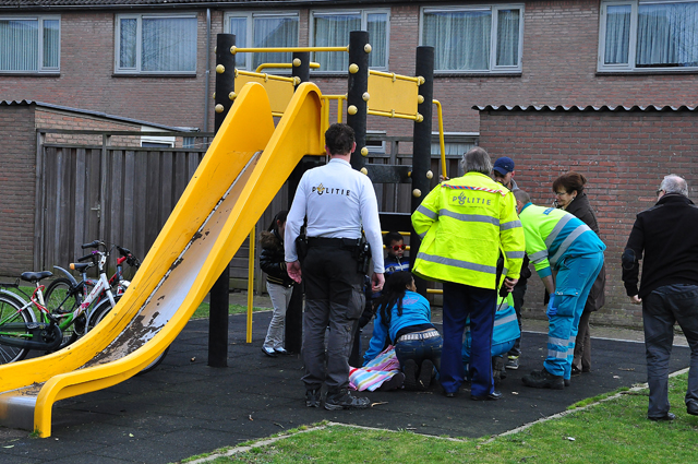 Meisje valt van speeltoestel af aan de Maurice Ravelstraat Waalwijk